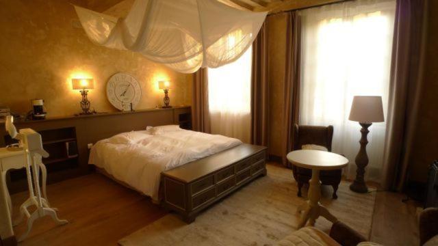 Bed and Breakfast Les Demeures De Marie Pace  Экстерьер фото